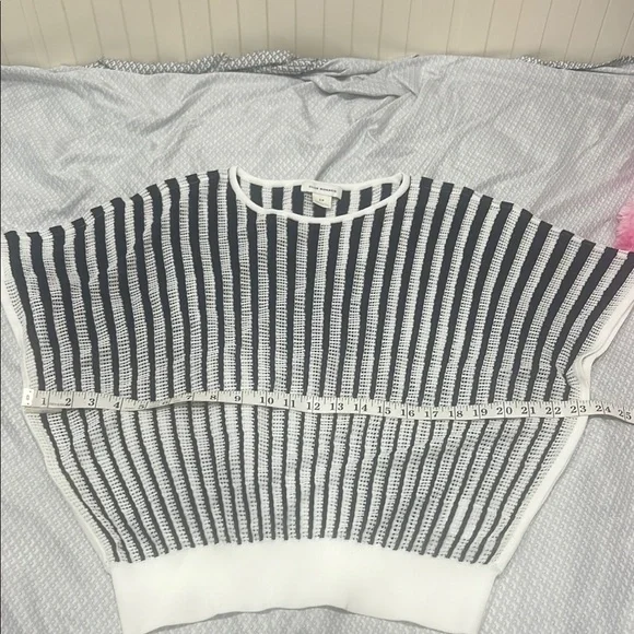 Club Monaco Novelty Pointelle navy blue and White Striped Sweater size S - Picture 4 of 5